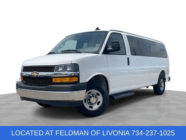 2025 Chevrolet Express 3500 LT Extended's photo