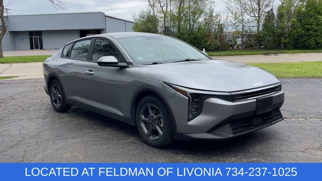 2025 Kia K4 LXS - Photo 2