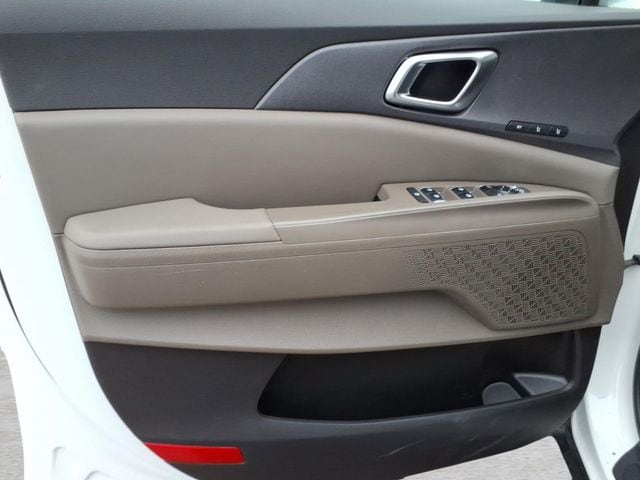 2025 Kia Carnival EX - Photo 13