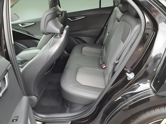 2024 Kia Niro EX Touring - Photo 12