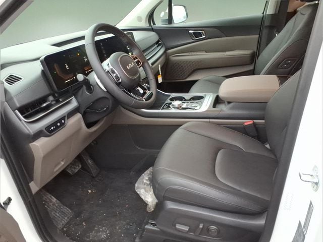 2025 Kia Carnival EX - Photo 11