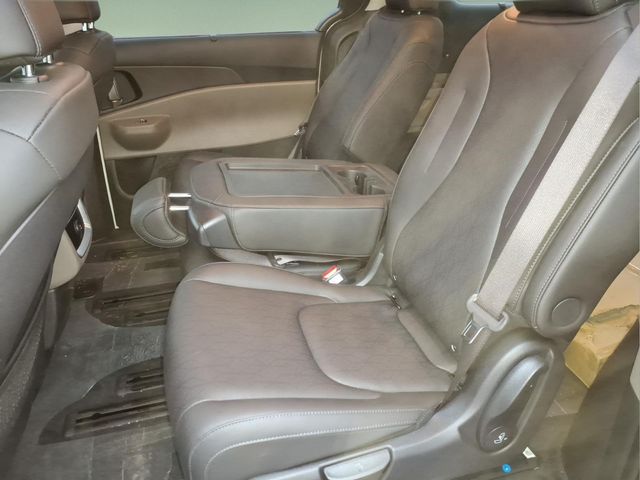 2025 Kia Carnival EX - Photo 12