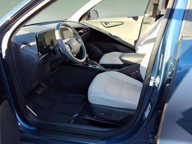 2024 Kia Niro EX Touring - Photo 11