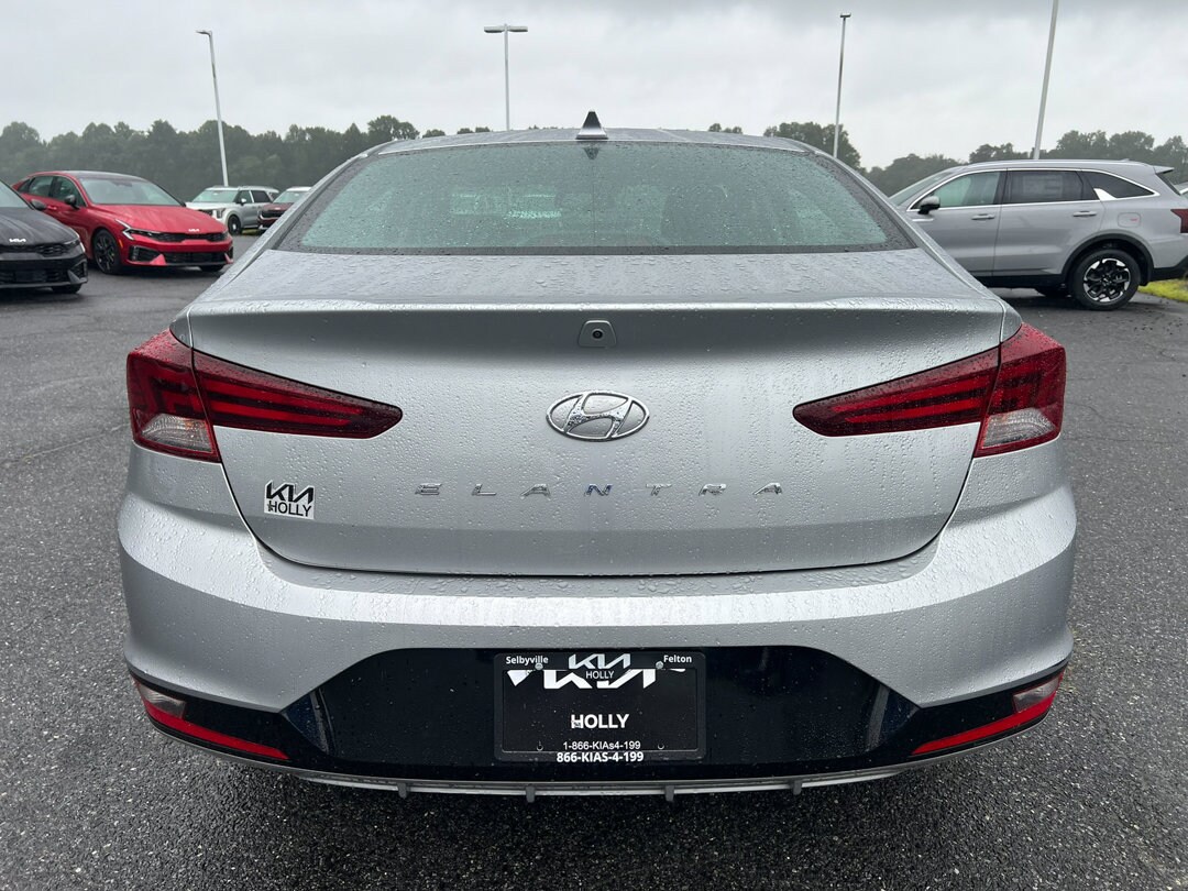 2020 Hyundai Elantra Value Edition photo 3
