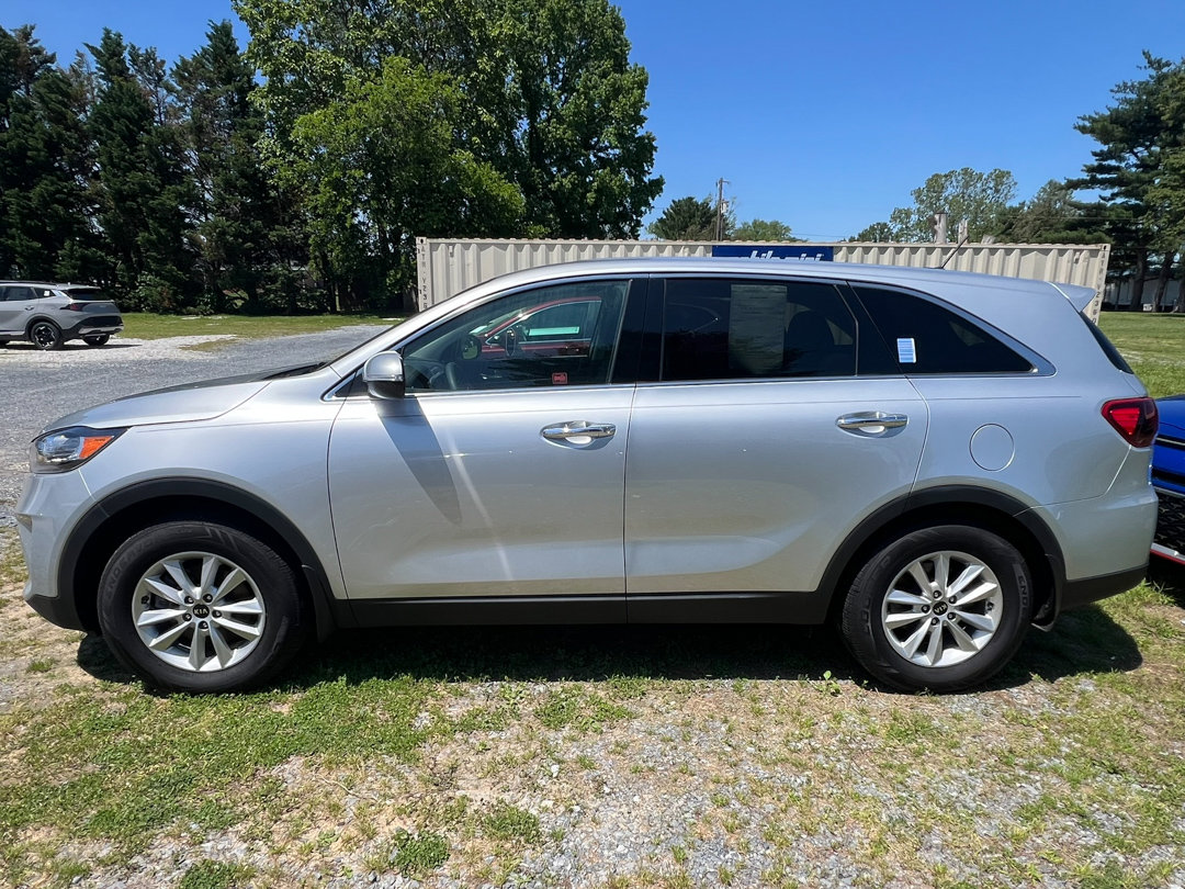 Used 2020 Kia Sorento LX with VIN 5XYPG4A38LG706898 for sale in Felton, DE