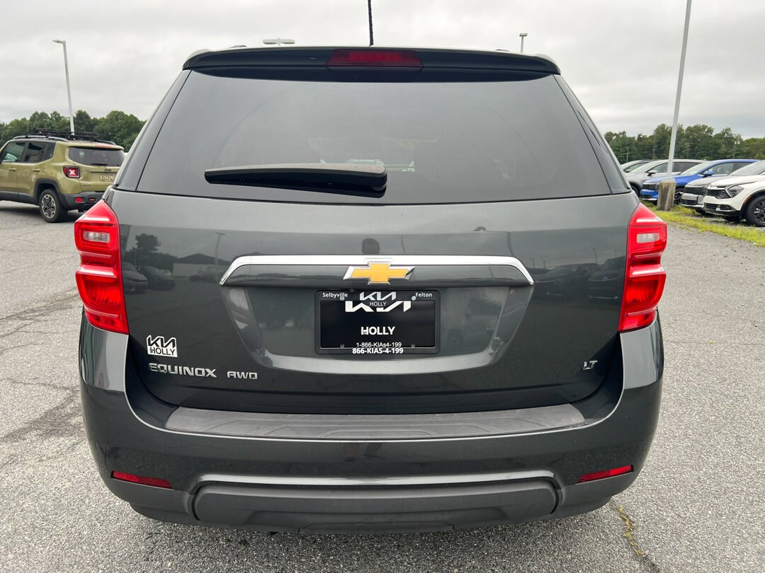 2017 Chevrolet Equinox LT photo 3