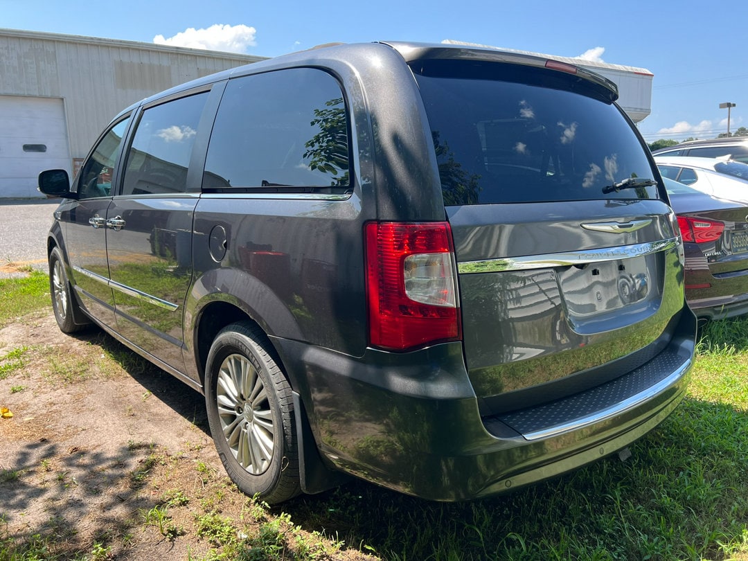 Used 2015 Chrysler Town & Country Touring-L with VIN 2C4RC1CG4FR731185 for sale in Felton, DE