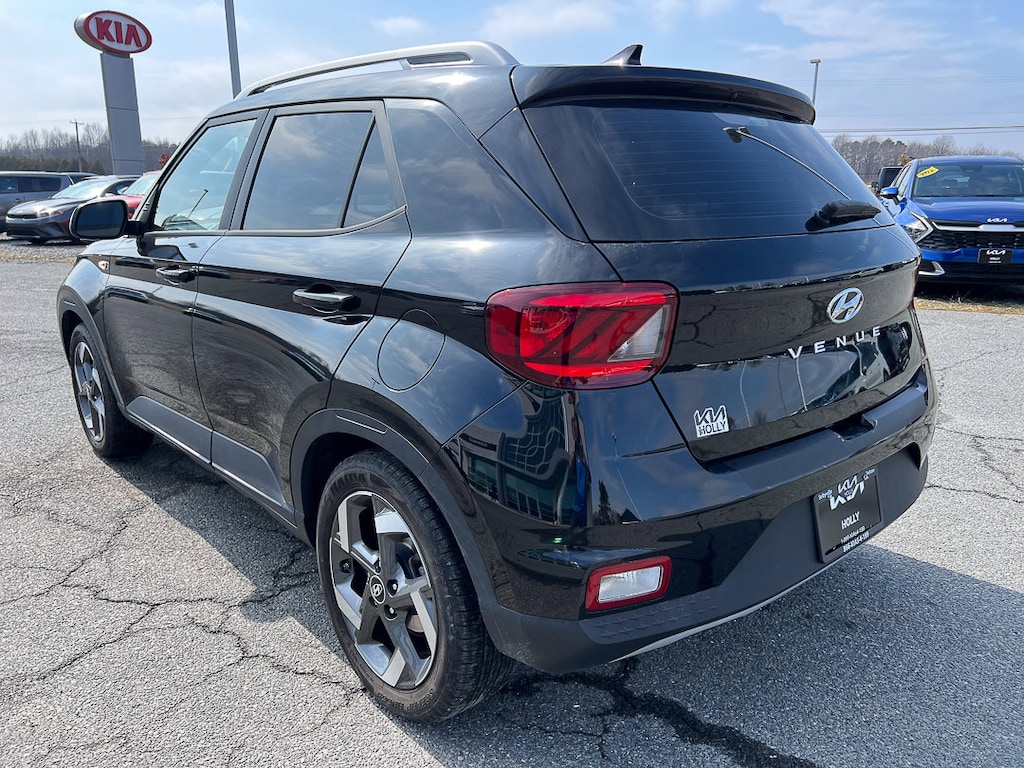 Used 2022 Hyundai Venue SEL SUV