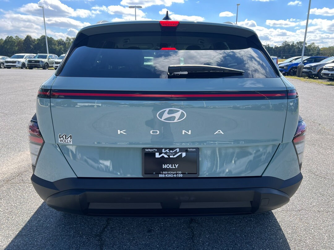 2025 Hyundai Kona SEL photo 3