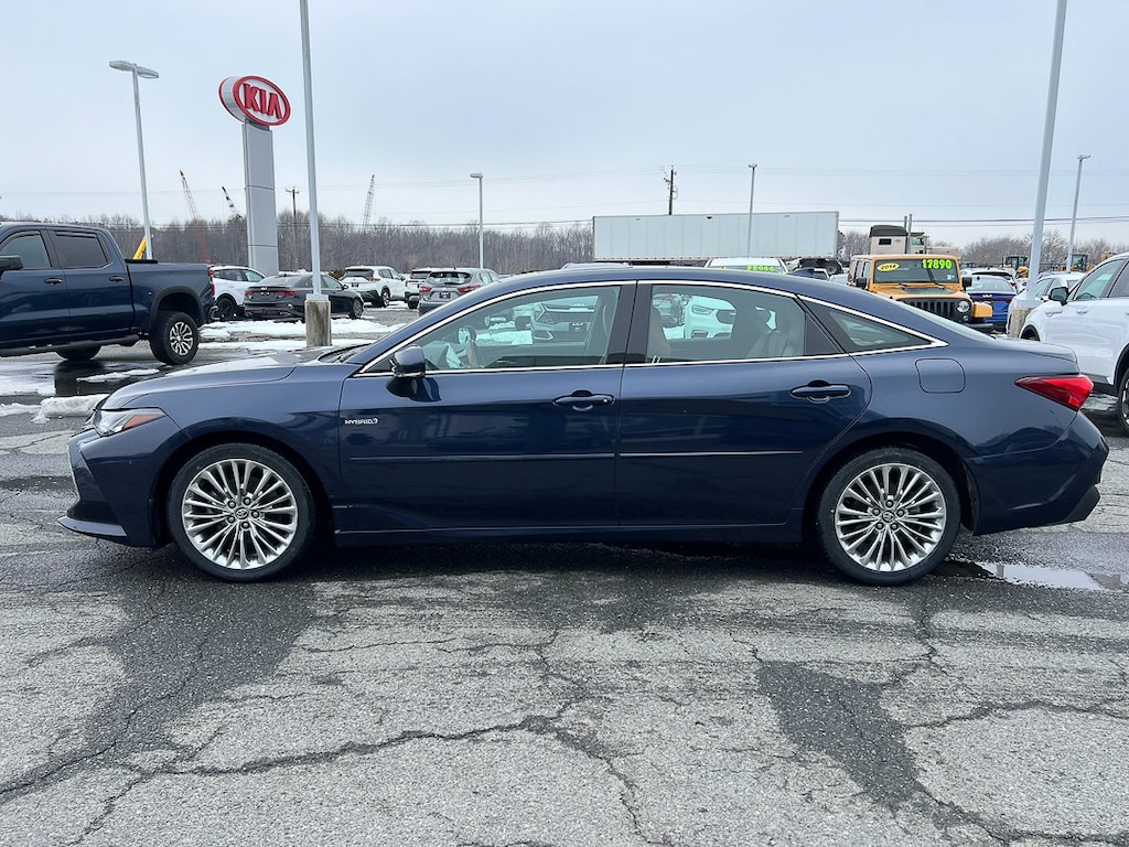 Used 2020 Toyota Avalon Hybrid Limited Sedan