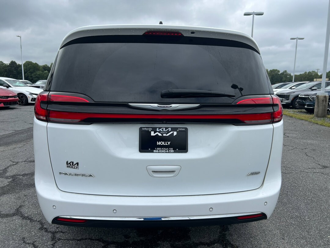 2023 Chrysler Pacifica Touring L photo 4