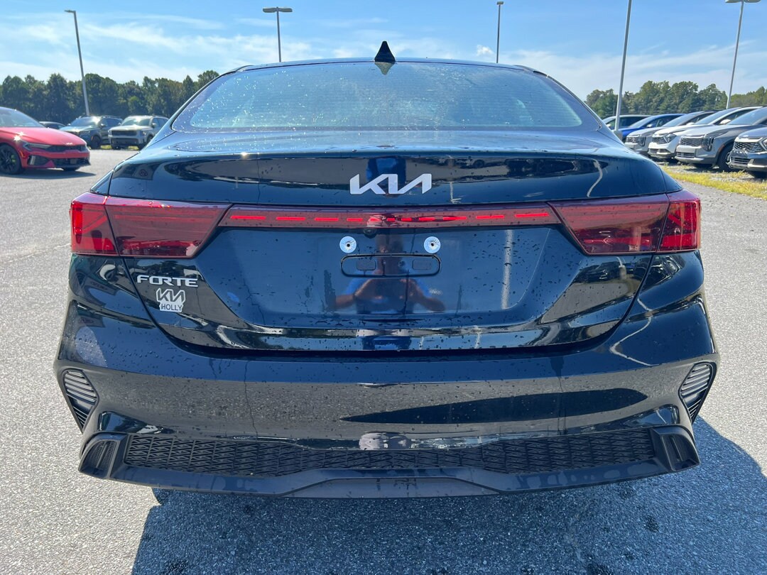 2023 Kia Forte LXS photo 3