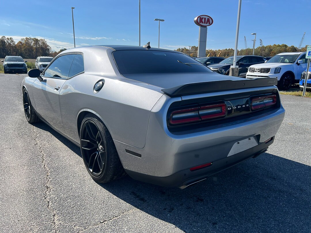 2018 Dodge Challenger R/T 392 photo 2
