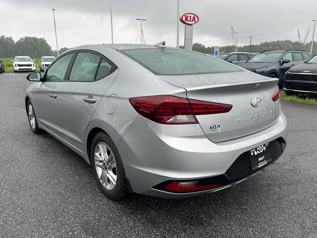 2020 Hyundai Elantra Value Edition photo 2