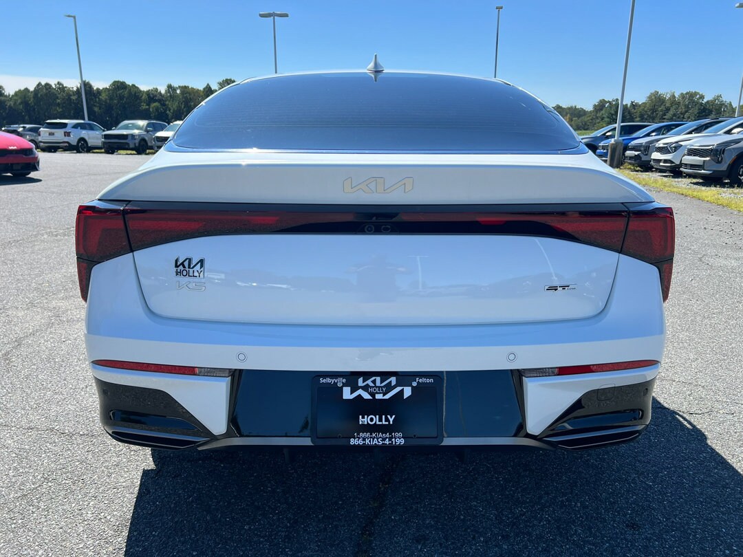 2025 Kia K5 GT-Line photo 4