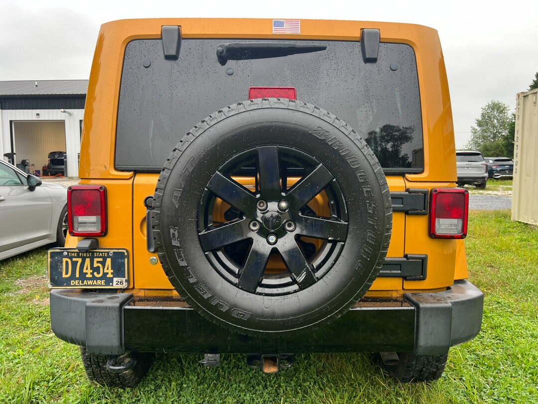 2014 Jeep Wrangler Unlimited Sahara photo 3