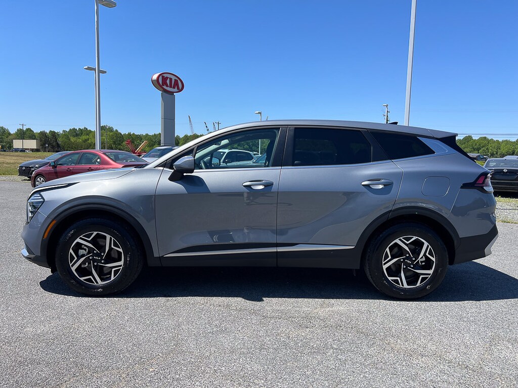 Used 2025 Kia Sportage LX SUV