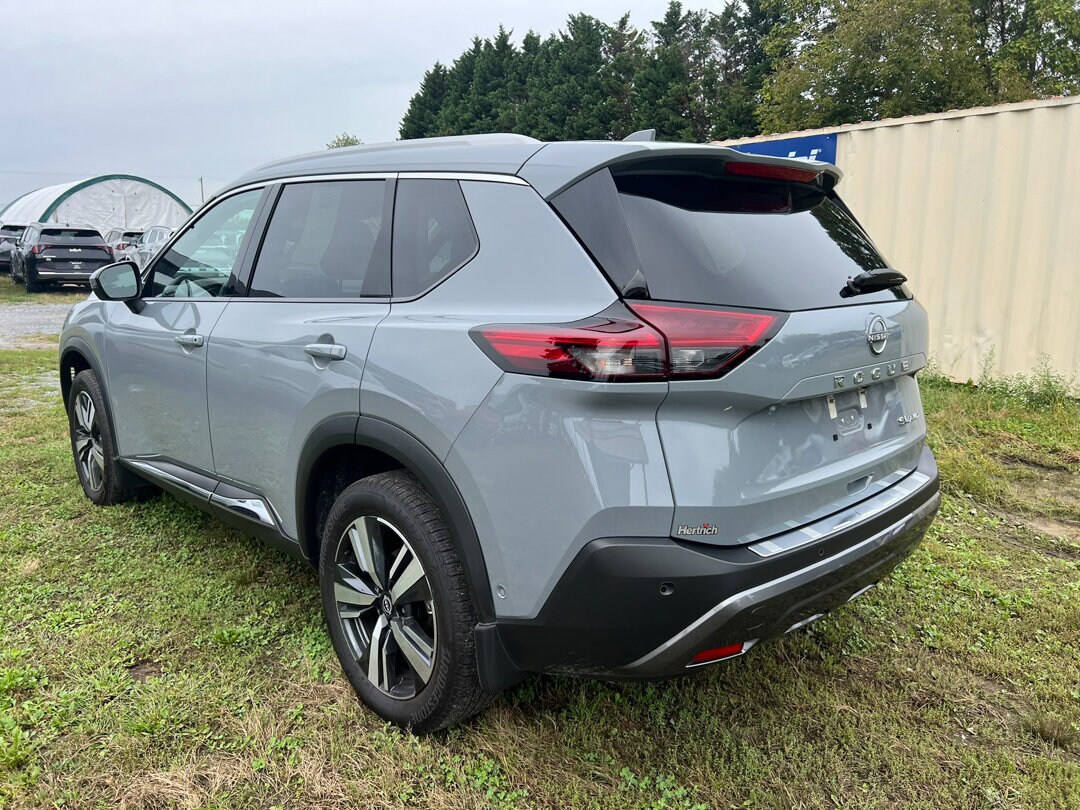 2023 Nissan Rogue SL photo 2