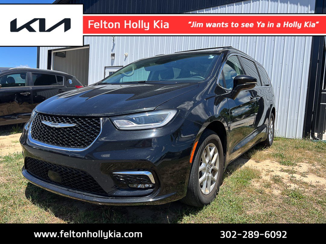 2022 Chrysler Pacifica Touring L's photo