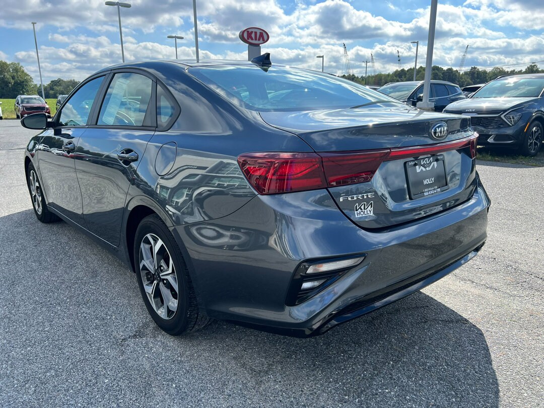 2020 Kia Forte FE LXS photo 3