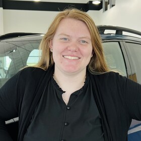 Staff member Lauren Campbell from ID_9811080b43b4