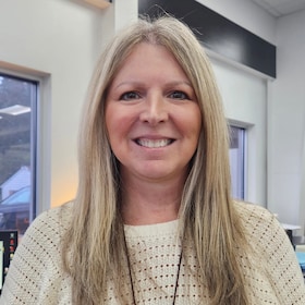 Staff member Cindy Landis from ID_f283724b18f6