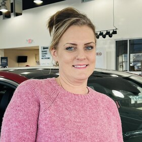 Staff member Lori Scott from ID_9811080b43b4