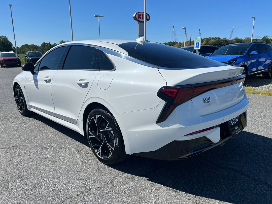2025 Kia K5 GT-Line photo 3