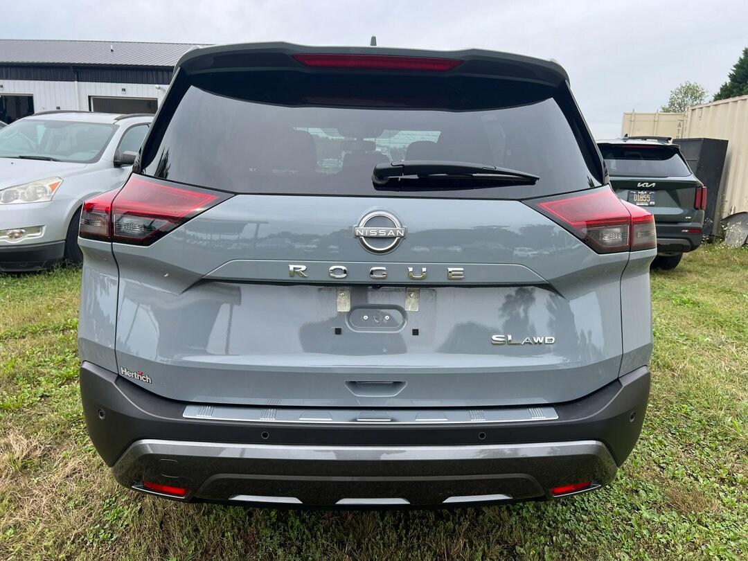 2023 Nissan Rogue SL photo 3
