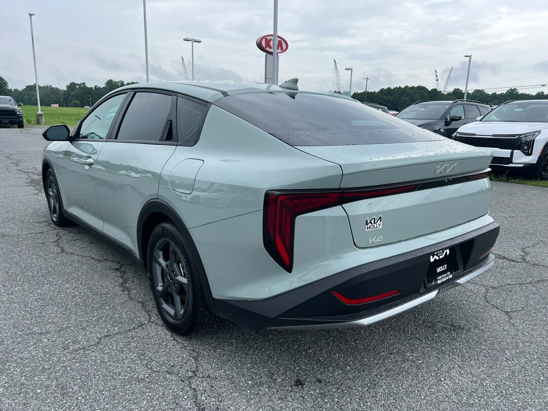 2025 Kia K4 LXS photo 3