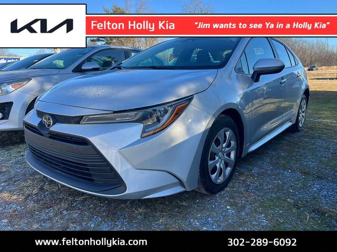 2024 Toyota Corolla LE's photo