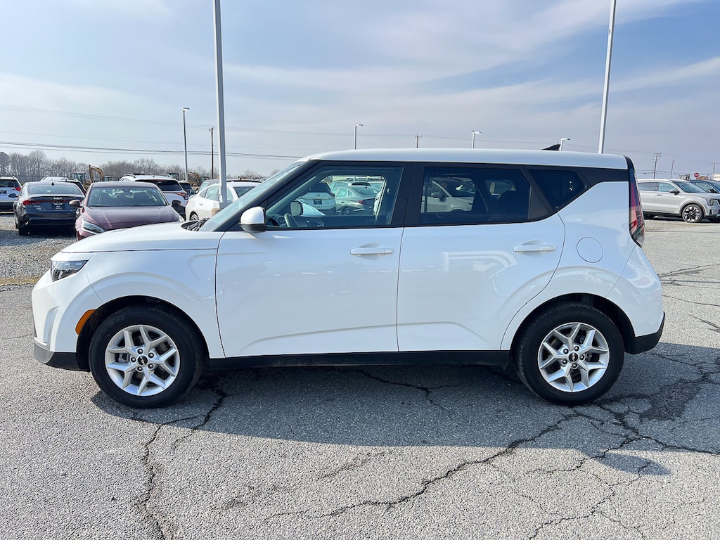 Used 2025 Kia Soul LX Hatchback