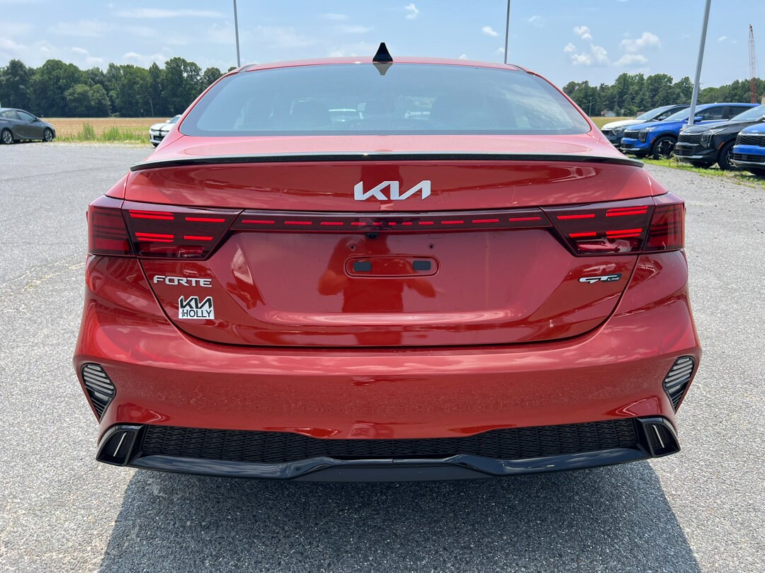 2024 Kia Forte GT-Line photo 4