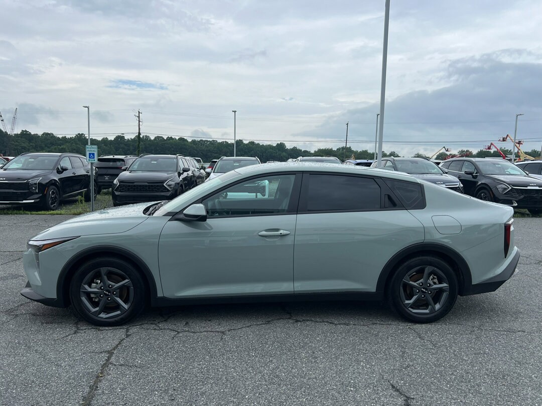 2025 Kia K4 LXS photo 2