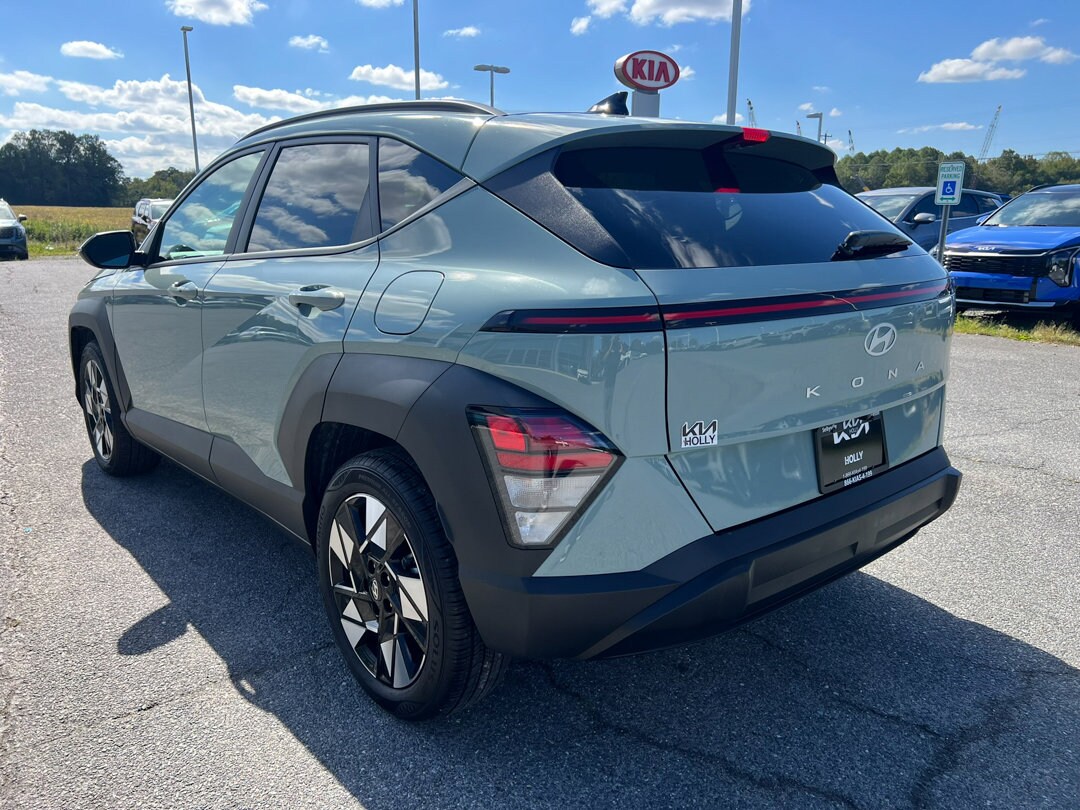 2025 Hyundai Kona SEL photo 2