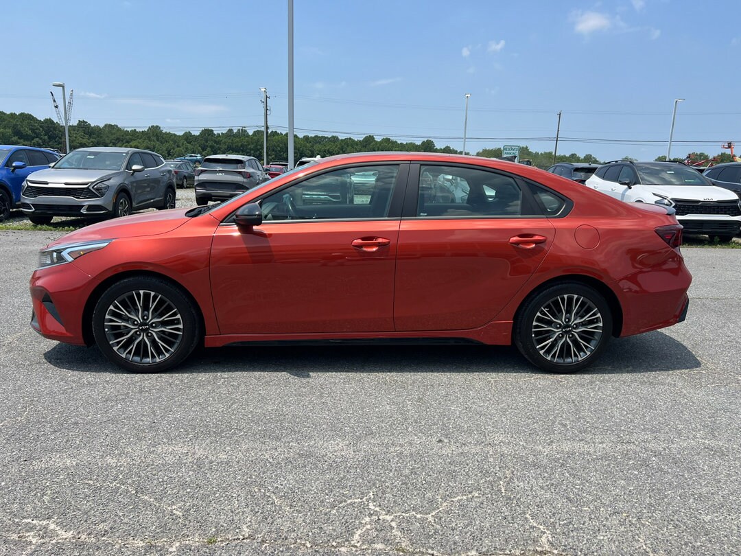 2024 Kia Forte GT-Line photo 2