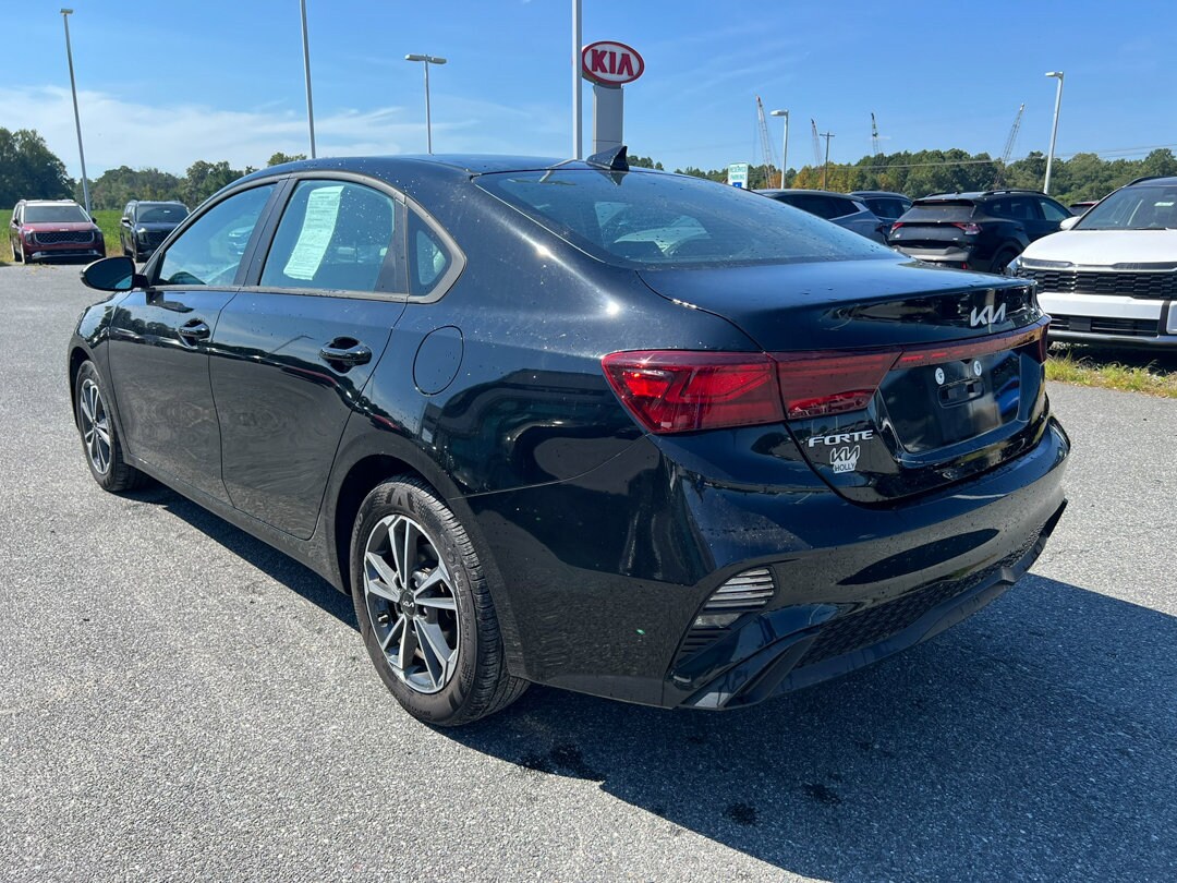 2023 Kia Forte LXS photo 2