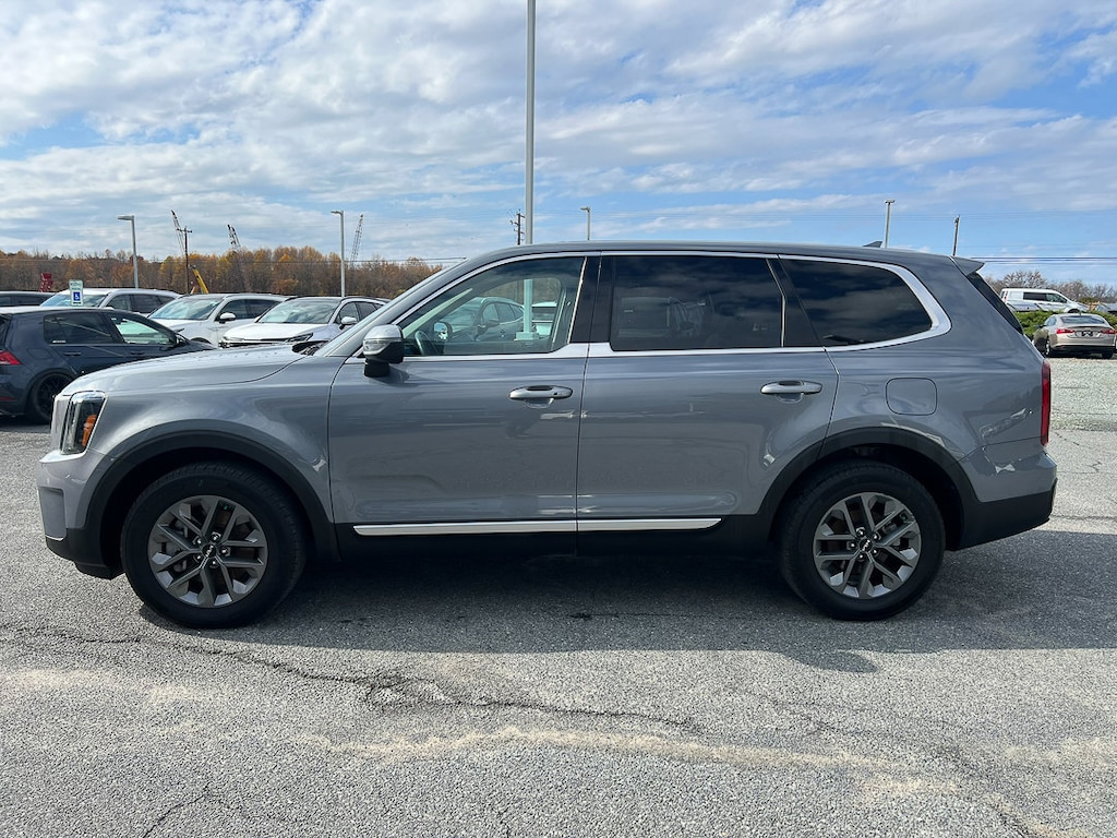 Used 2023 Kia Telluride LX SUV