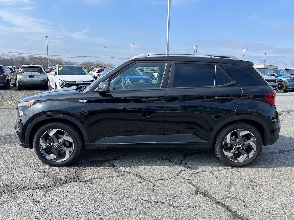 Used 2022 Hyundai Venue SEL SUV
