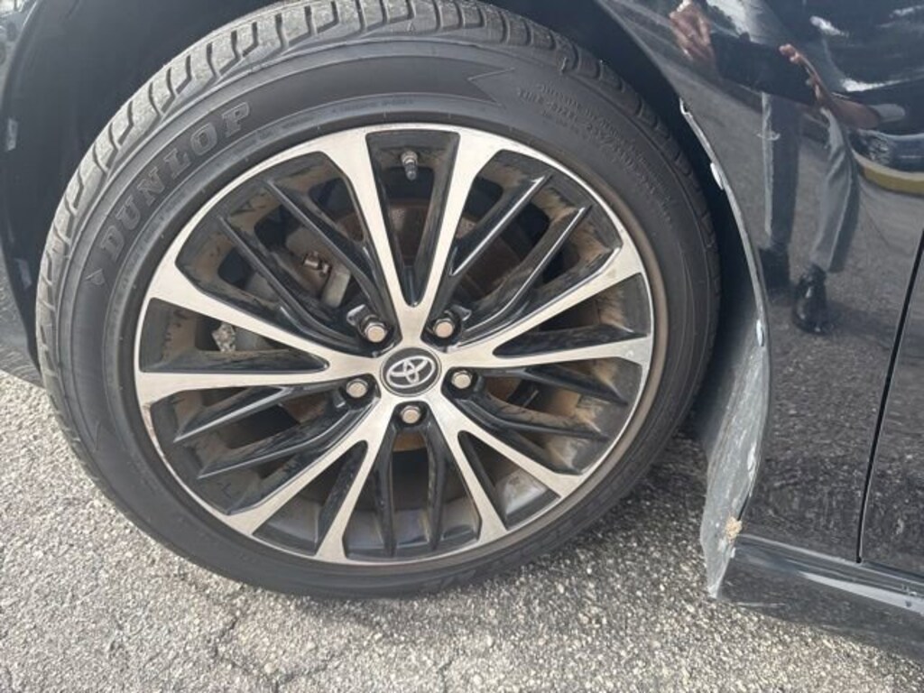Used 2018 Toyota Camry SE Sedan
