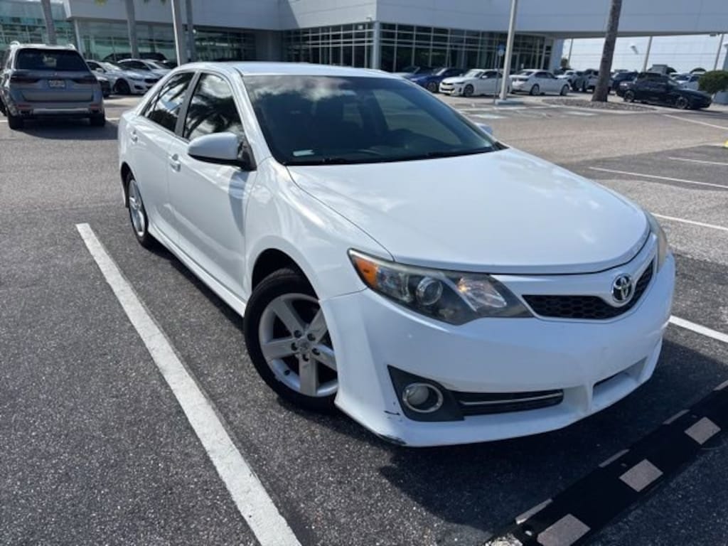 Used 2013 Toyota Camry SE Sedan