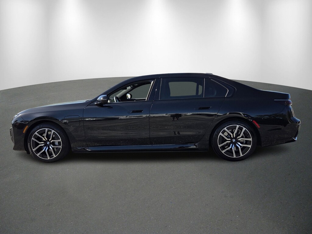 New 2025 BMW 750e xDrive Sedan