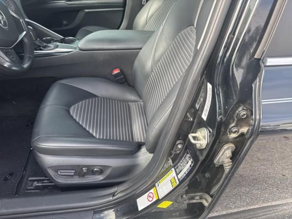 Used 2018 Toyota Camry SE Sedan