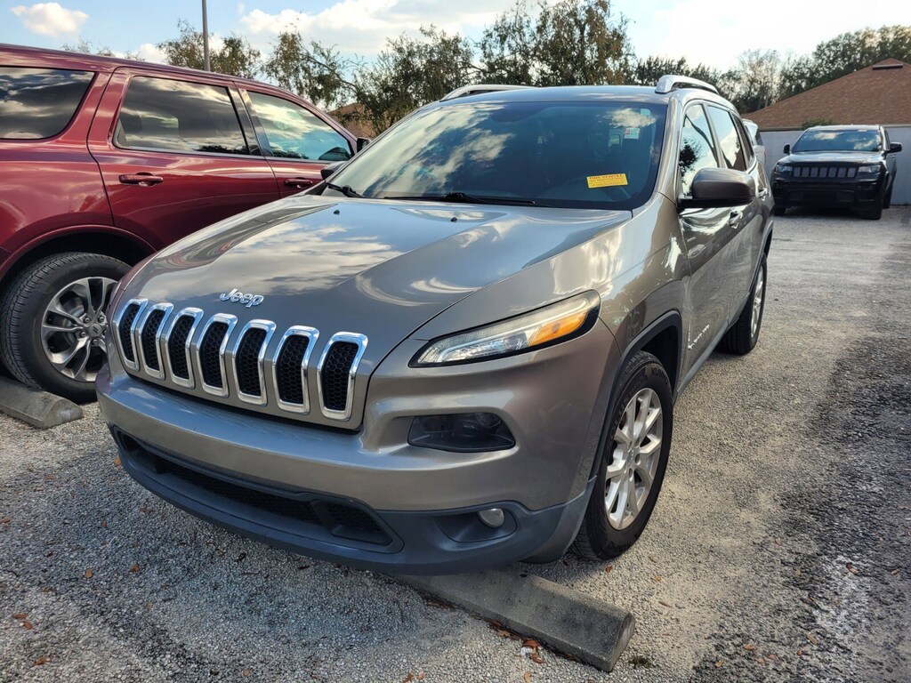 Used 2017 Jeep Cherokee Latitude FWD SUV