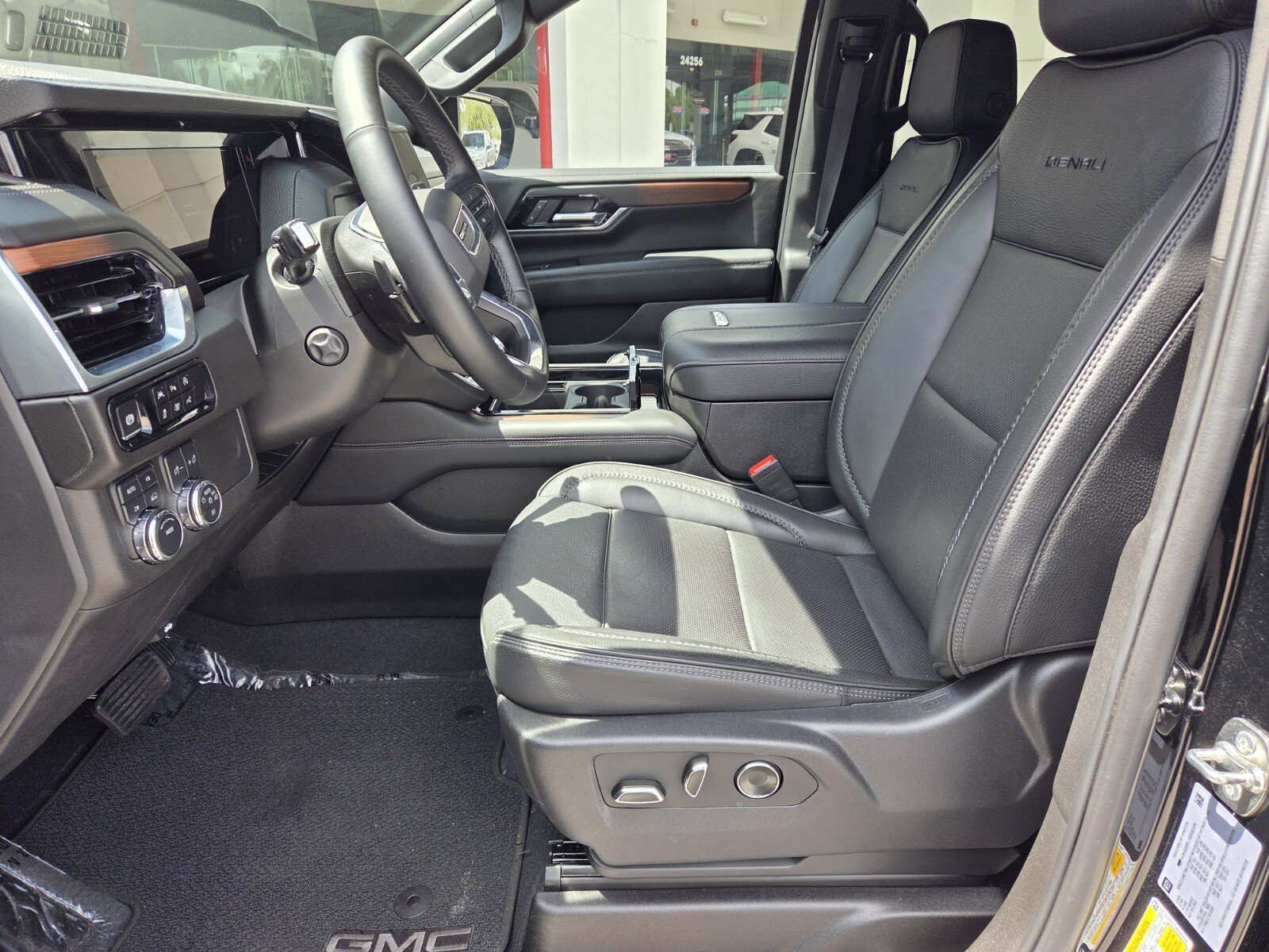 Used 2025 GMC Yukon Denali SUV