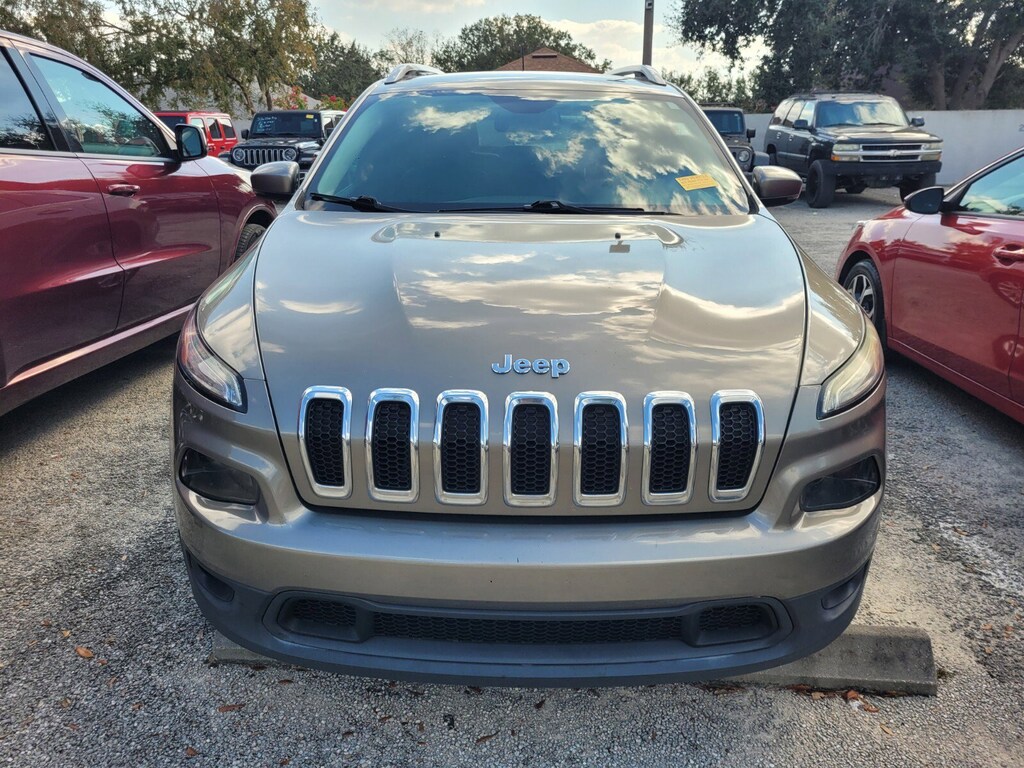 Used 2017 Jeep Cherokee Latitude FWD SUV