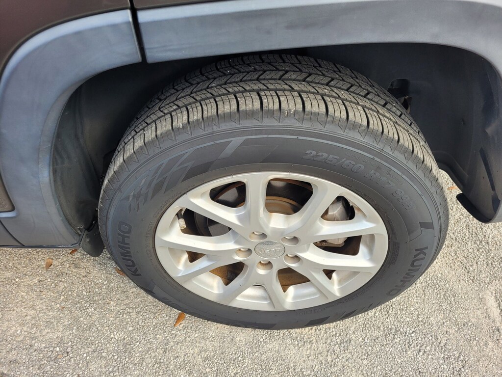 Used 2017 Jeep Cherokee Latitude FWD SUV