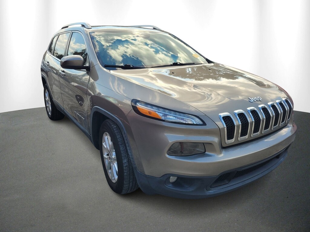 Used 2017 Jeep Cherokee Latitude FWD SUV