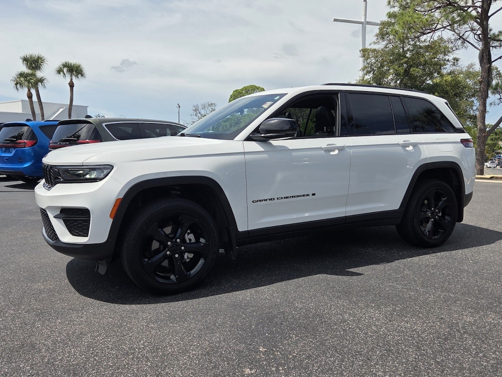 Certified 2025 Jeep Grand Cherokee Laredo SUV