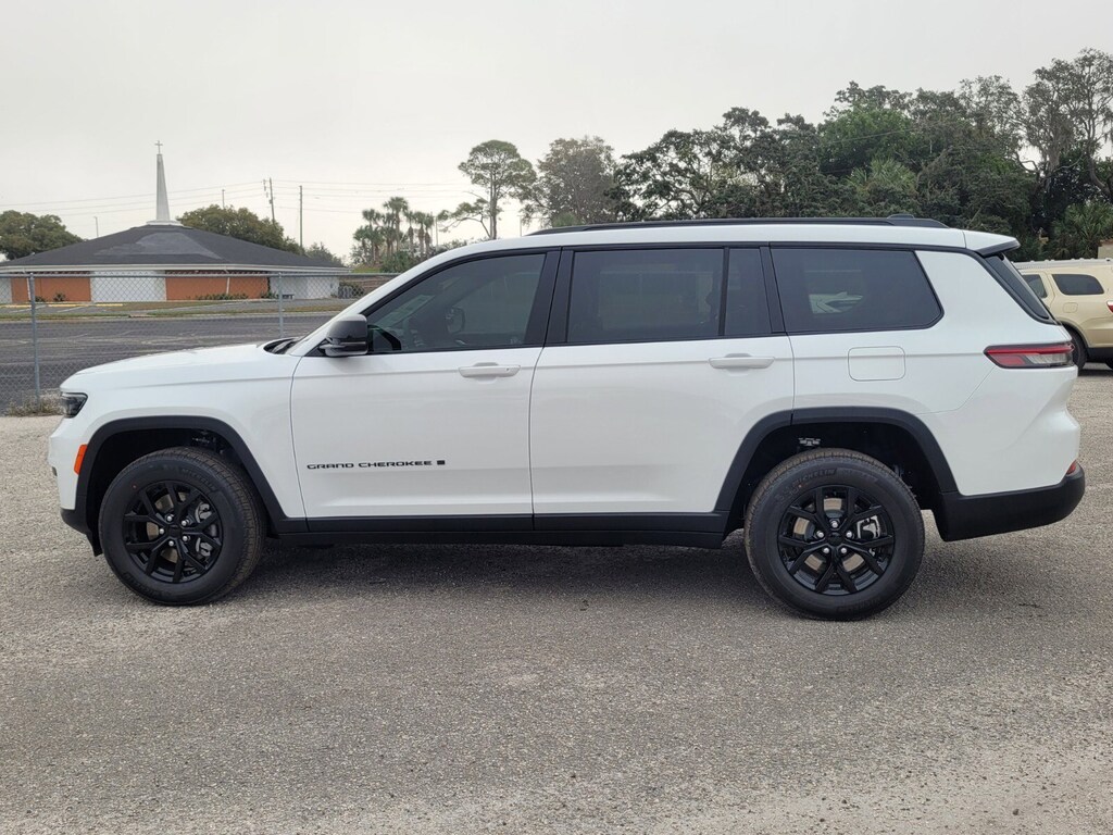 New 2025 Jeep Grand Cherokee L Laredo SUV